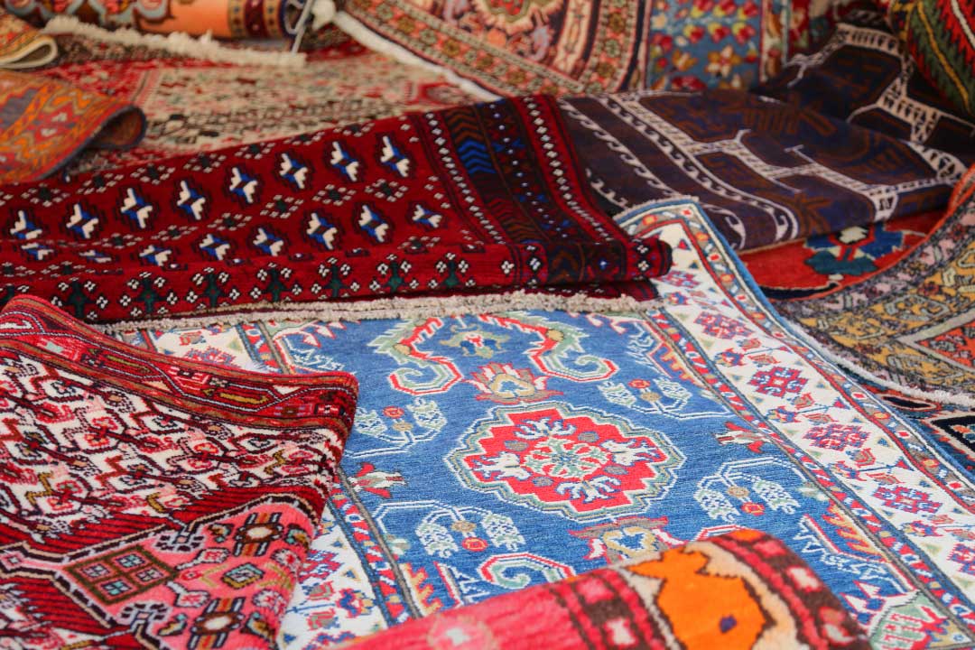 Orijentalni tepisi se kod nas izradjuju po dizajnu i dimenzijama koje Vama odgovaraju. Direktna proizvodnja i prodaja štampanih tepiha.